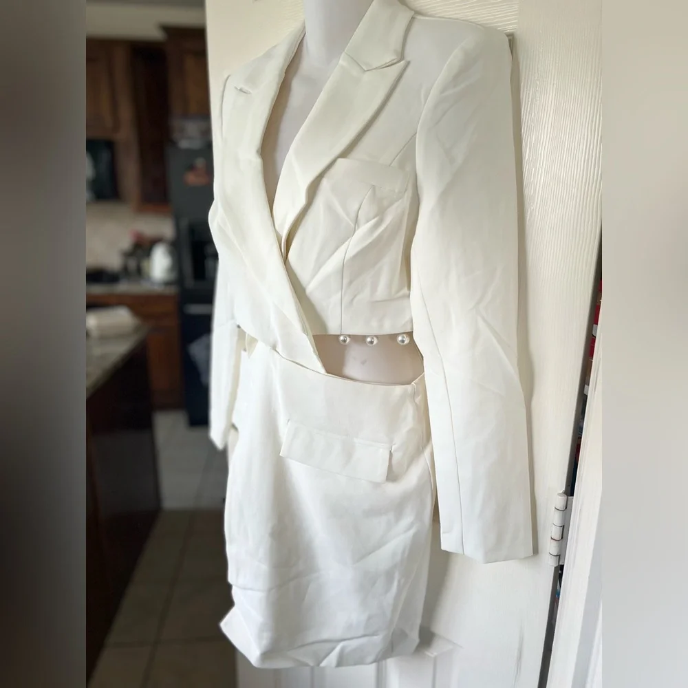 Lavish Alice Cut Out Detail Blazer Dress with Pearl Trim SZ 8 NWT - Picture 8 of 15